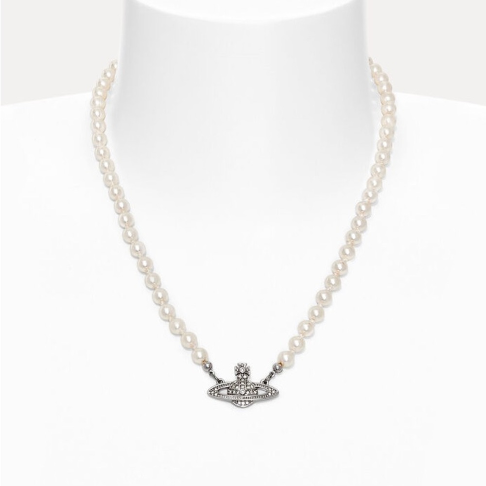 Vivienne Westwood PEARL NECKLACE
